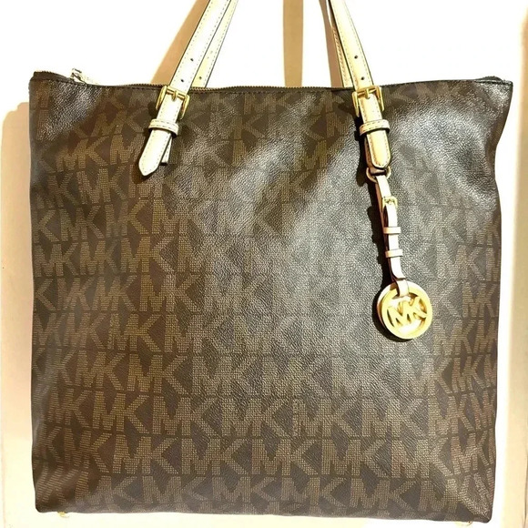 Michael Kors MK signature print canvas hobo handbag - Picture 5 of 10